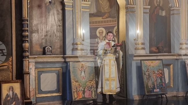 Господ кани на своята трапеза както праведни, така и грешници, каза в неделната си проповед отец Иван от плевенския храм „Света Параскева“