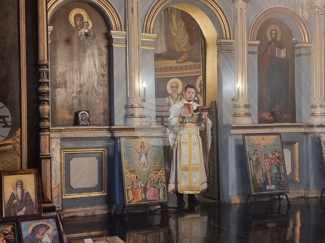 Плевен - храм „Света Параскева“ - неделно богослужение