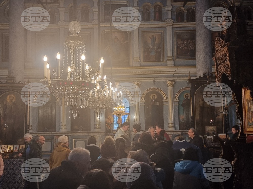 Плевен - храм „Света Параскева“ - неделно богослужение