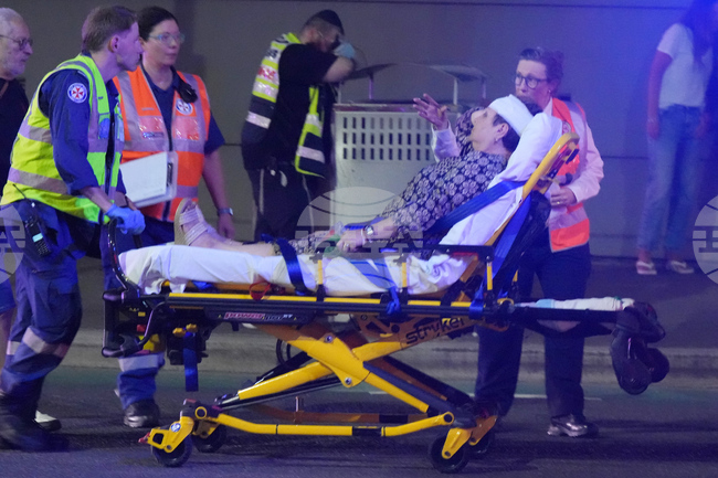 Броят на убитите при нападението в Сидни достигна 16 души, съобщиха властите