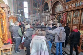 Шумен - църква „Св. Три Светители“ - неделна служба