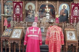 Шумен - църква „Св. Три Светители“ - неделна служба