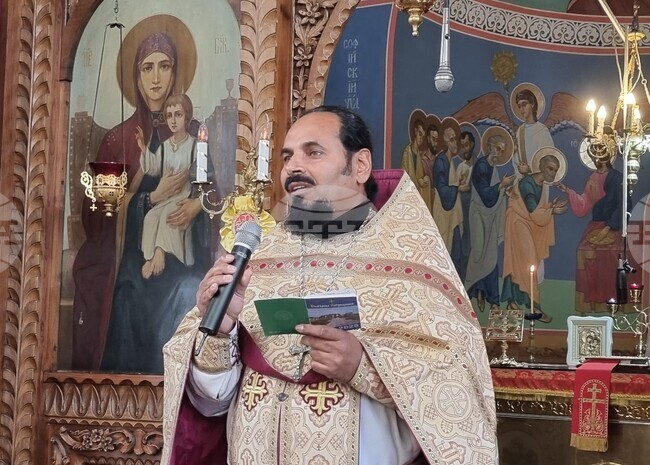 Важно е човек да постига всичко с много труд, пост и молитва, каза отец Иван в проповедта си в църквата "Св. Три Светители" в Шумен