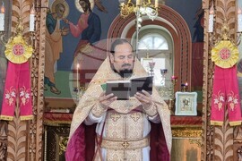 Шумен - църква „Св. Три Светители“ - неделна служба