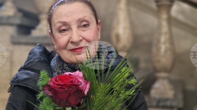 Дамският вокален ансамбъл „Агапе“ зарадва пернишката публика с коледни песни от цял свят