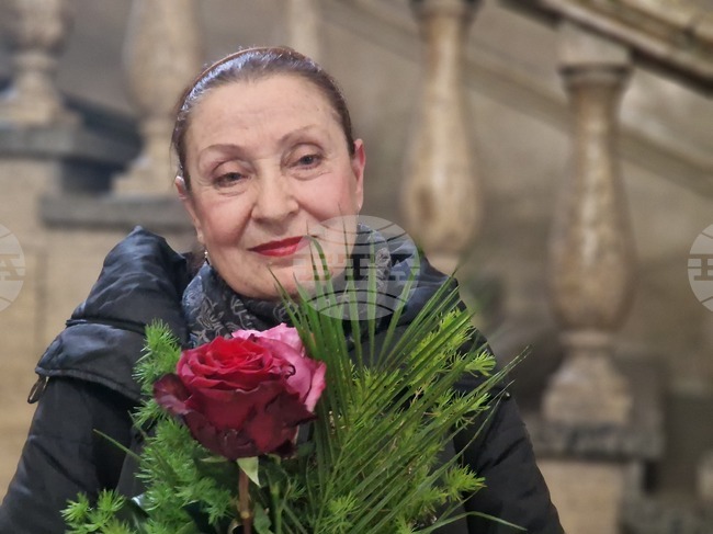 Дамският вокален ансамбъл „Агапе“ зарадва пернишката публика с коледни песни от цял свят