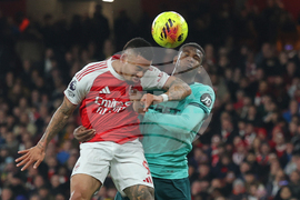 CORRECTION Britain Premier League Soccer