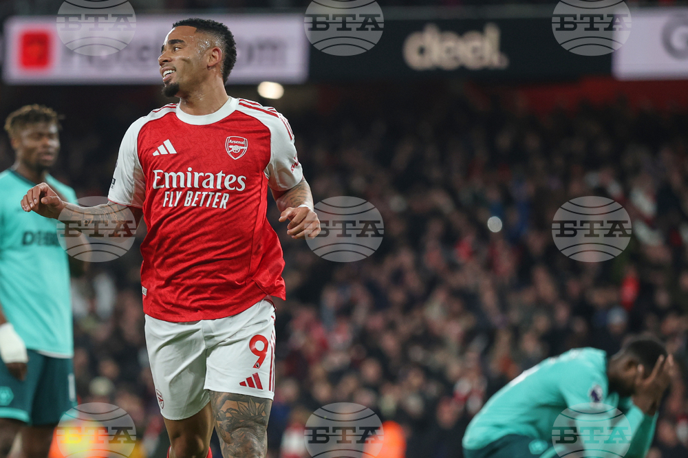 CORRECTION Britain Premier League Soccer