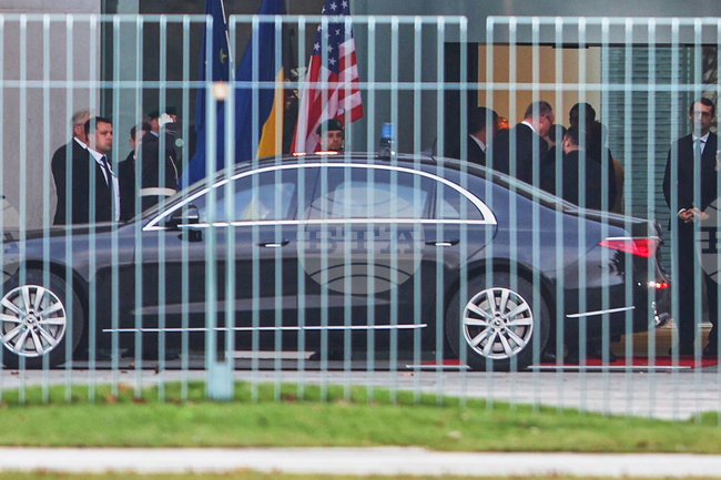 Преговорите между Зеленски и пратениците на САЩ приключиха за днес и ще продължат утре