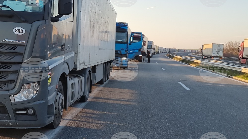 Trucks Pile Up for 27 Km at Kapitan Andreevo Border Crossing