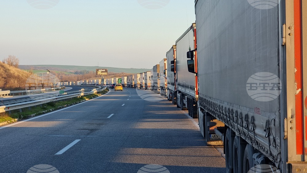 Traffic at Bulgarian-Turkish Border Is Extremely Heavy