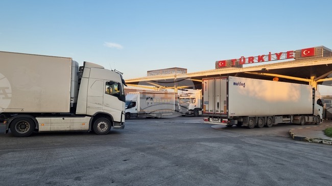 Интензивен е трафикът за товарни автомобили на границата с Турция, за леки коли - на границата със Сърбия, съобщава "Гранична полиция"