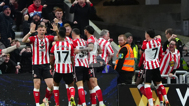 Фенове на Нюкасъл нанесоха щети на бар след загубата от големия съперник Съндърланд