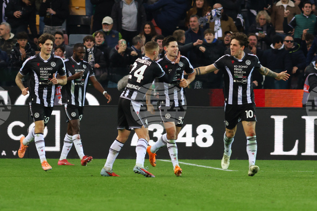 Удинезе нанесе поражение на лидера в Серия А Наполи, Верона победи Фиорентина в дерби на дъното