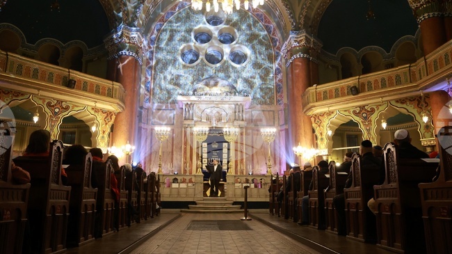 Със запалване на свещи в Централната софийска синагога беше дадено началото на Празника на светлината - Ханука 