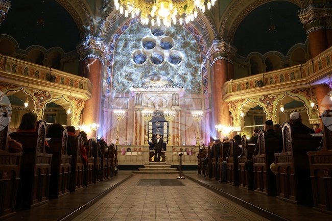 Със запалване на свещи в Централната софийска синагога беше дадено началото на Празника на светлината - Ханука 