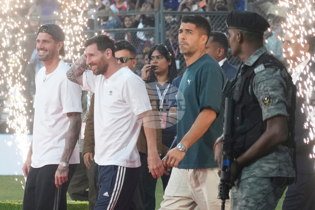 Хаос в Калкута, конфети в Делхи: Меси приключи противоречивото турне в Индия