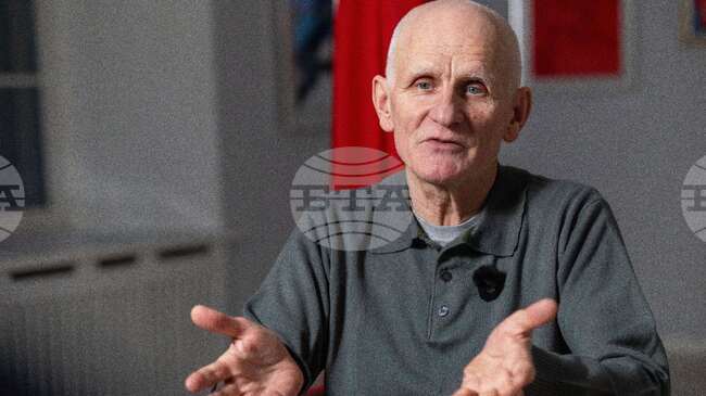 Осовбоденият беларуски дисидент Алес Беляцки каза, че Нобеловата награда за мир го е предпазвала в затвора