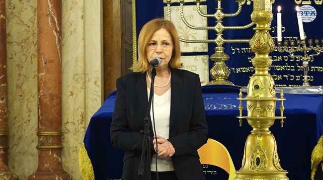 Ханука има особен смисъл, дава надежда, припомня много важни ценности - човешко достойнство, толерантност, емпатия, каза Йорданка Фандъкова