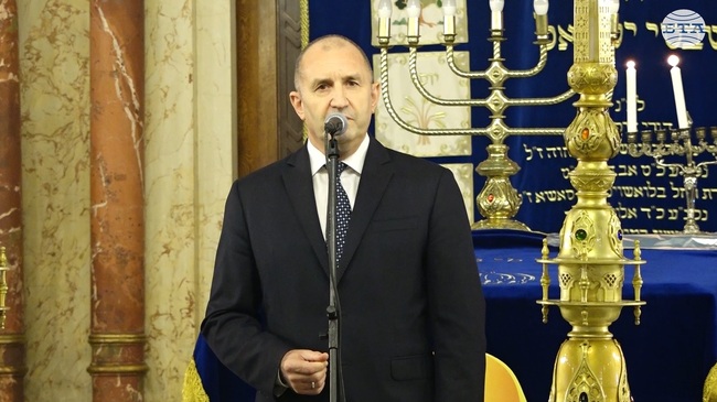 Да помним поуките от миналото и да отстояваме мира, хуманизма и толерантността, призова президентът Румен Радев