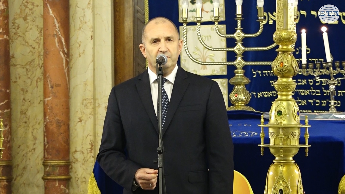 Да помним поуките от миналото и да отстояваме мира, хуманизма и толерантността, призова президентът Румен Радев