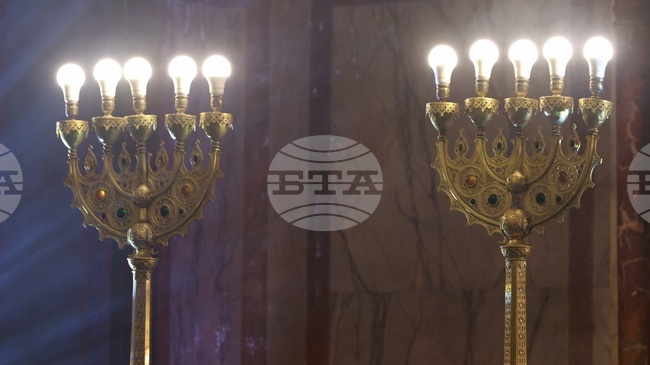 Със запалване на свещи в Централната софийска синагога беше дадено началото на Празника на светлината - Ханука