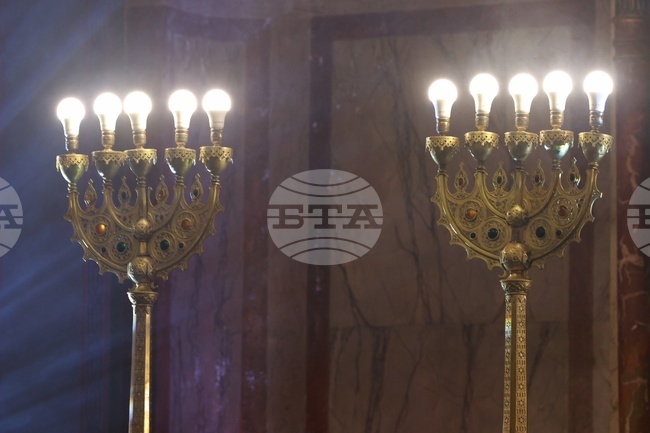 Със запалване на свещи в Централната софийска синагога беше дадено началото на Празника на светлината - Ханука