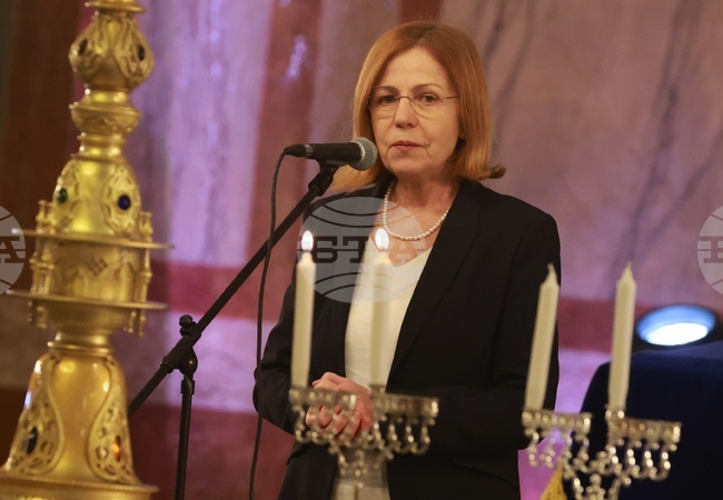 Ханука има особен смисъл, дава надежда, припомня много важни ценности - човешко достойнство, толерантност, емпатия, каза Йорданка Фандъкова