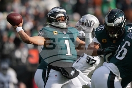 Raiders Eagles Football