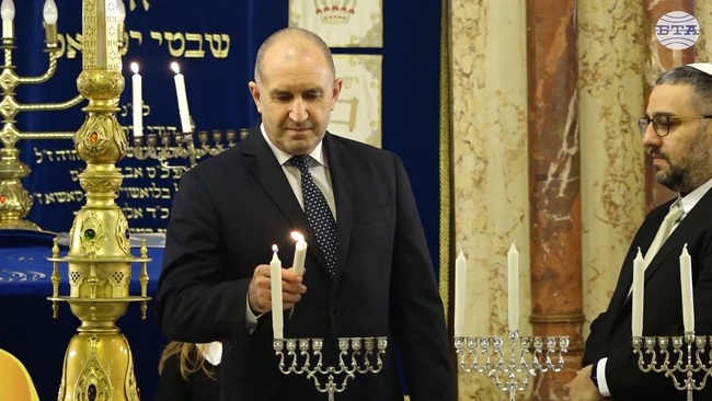 Със запалване на свещи в Централната софийска синагога беше дадено началото на Празника на светлината - Ханука
