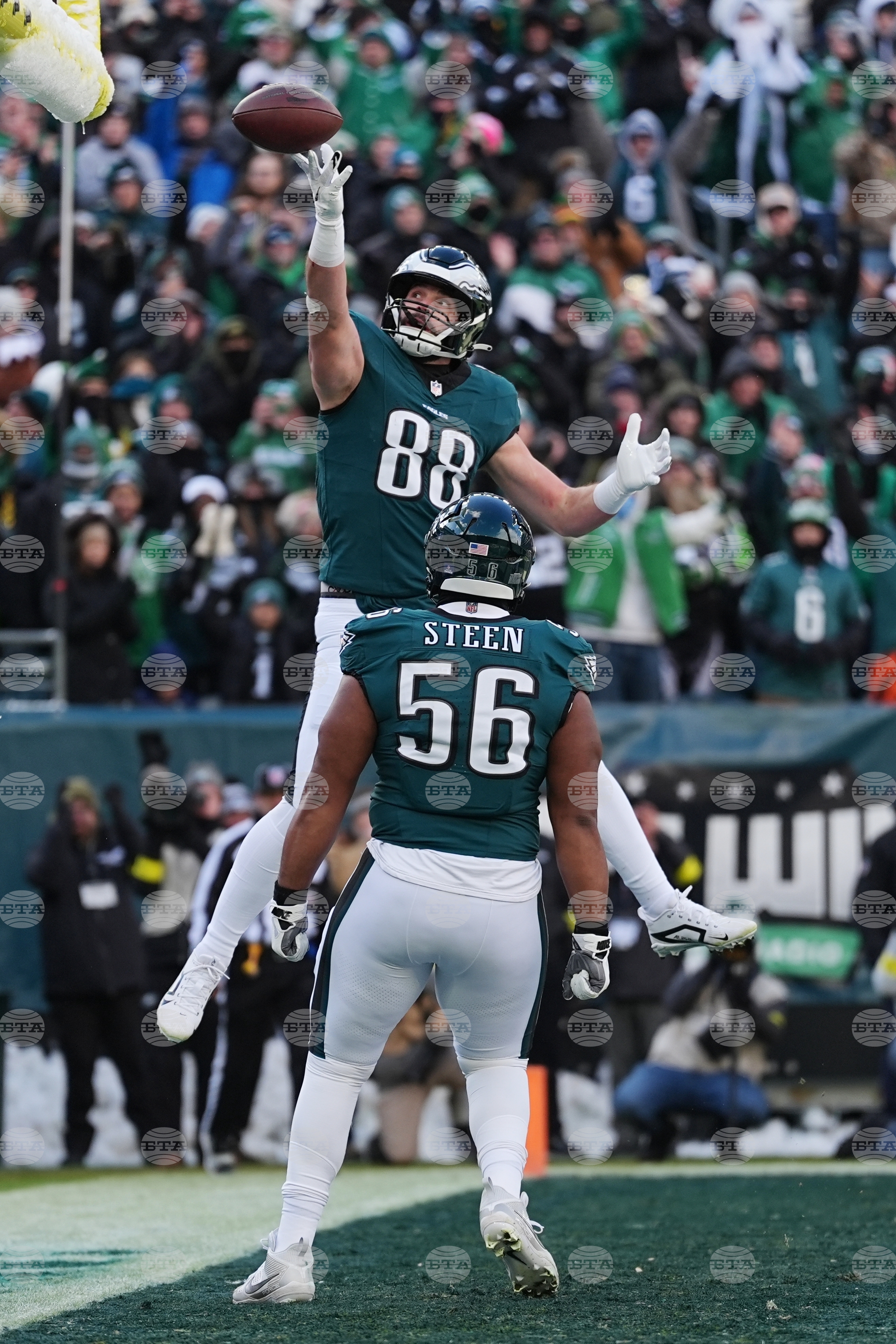 Raiders Eagles Football