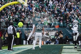 Raiders Eagles Football