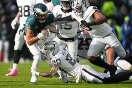 Raiders Eagles Football