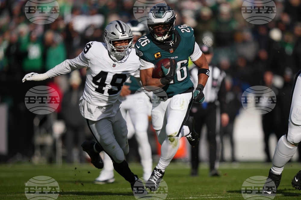 Raiders Eagles Football