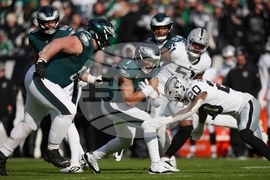 Raiders Eagles Football