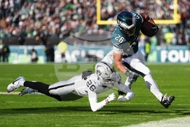 Raiders Eagles Football