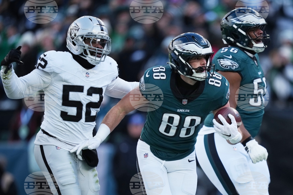 Raiders Eagles Football