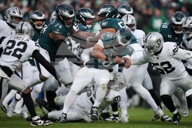 Raiders Eagles Football