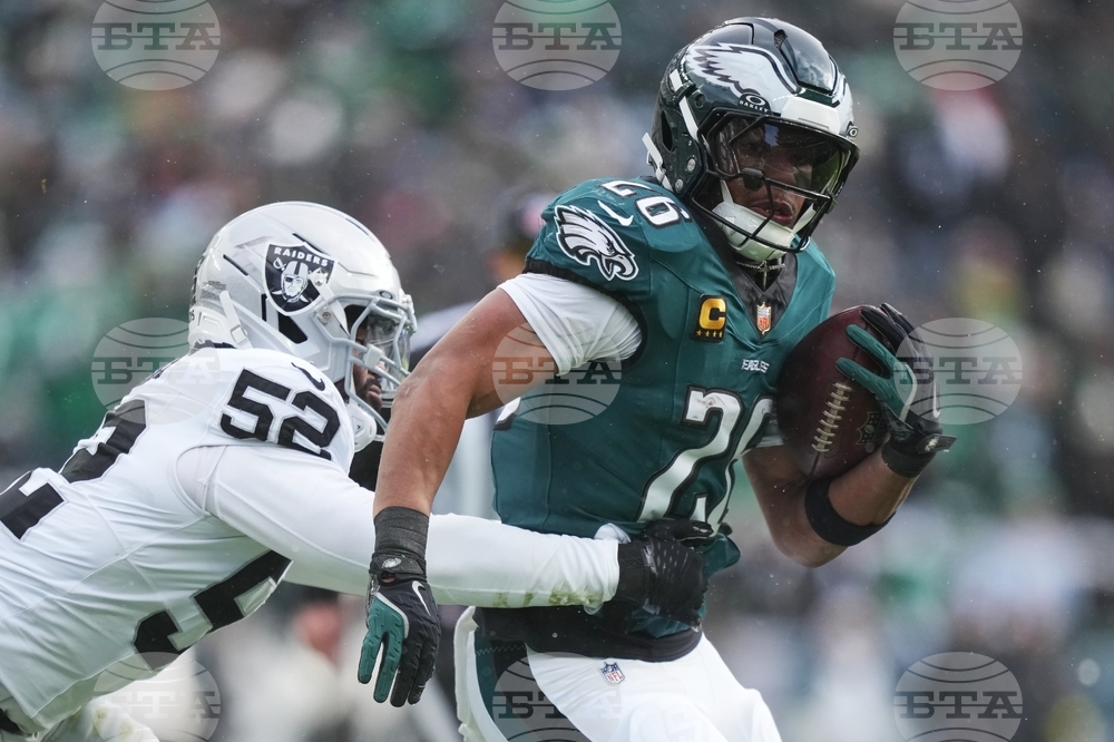 Raiders Eagles Football