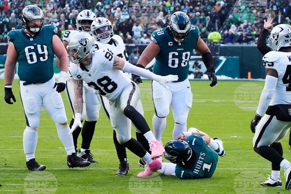 Raiders Eagles Football