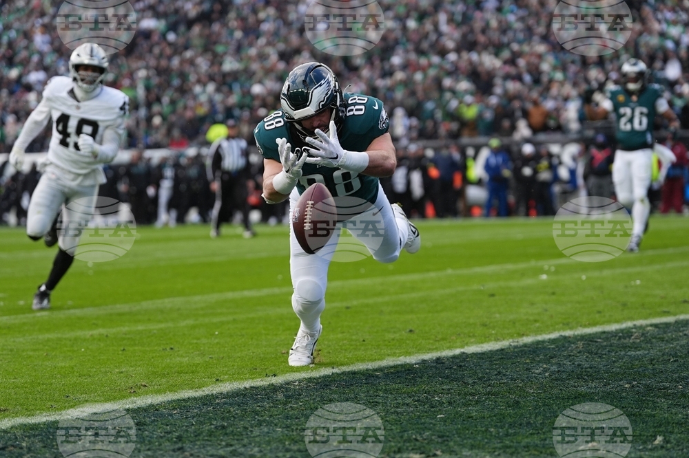 Raiders Eagles Football