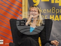 Американската писателка Елизабет Костова гостува на Софийския международен панаир на книгата в НДК