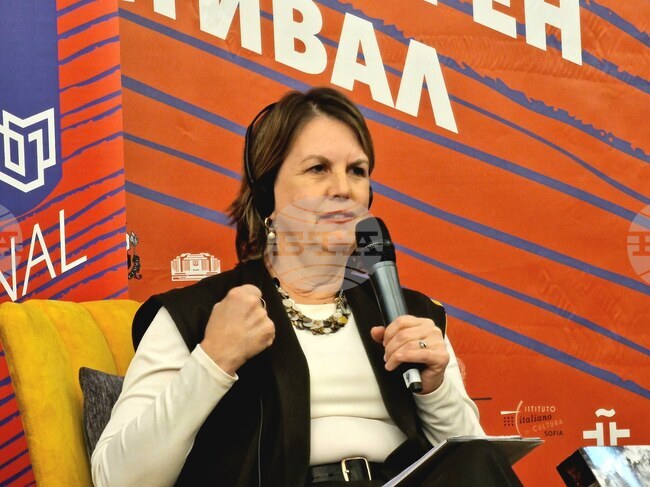 „Историкът" показва моята любов към България, каза американската писателка Елизабет Костова