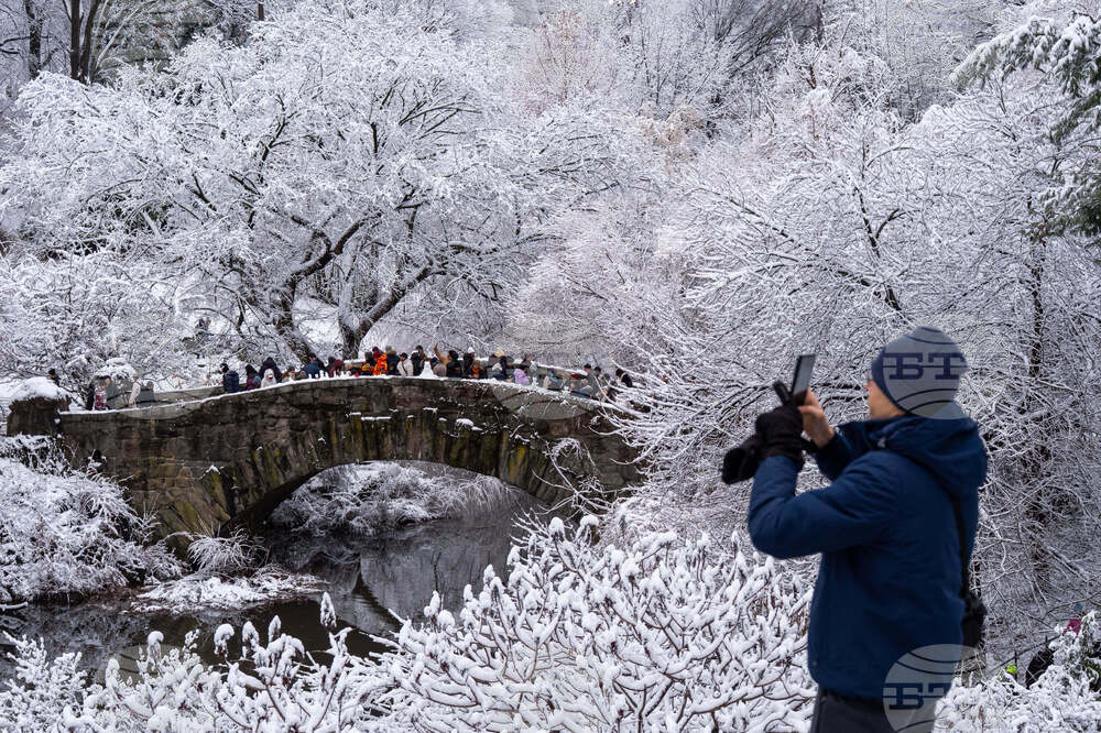 APTOPIX US Extreme Weather New York