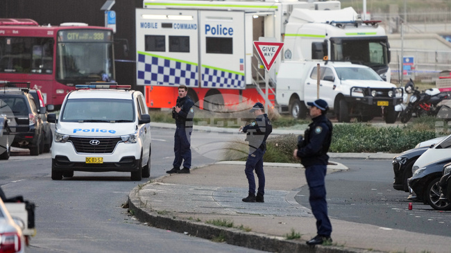 Трима души бяха убити, един бе ранен при стрелба в малък австралийски град