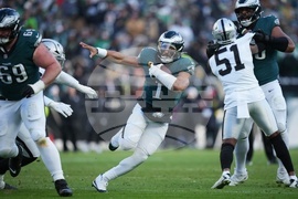 Raiders Eagles Football