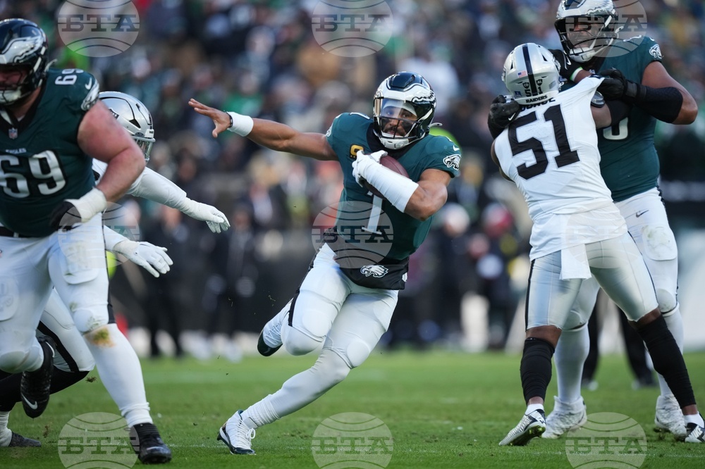 Raiders Eagles Football