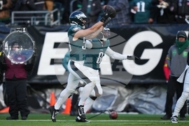 Raiders Eagles Football