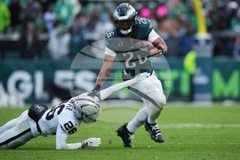 Raiders Eagles Football