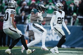 Raiders Eagles Football